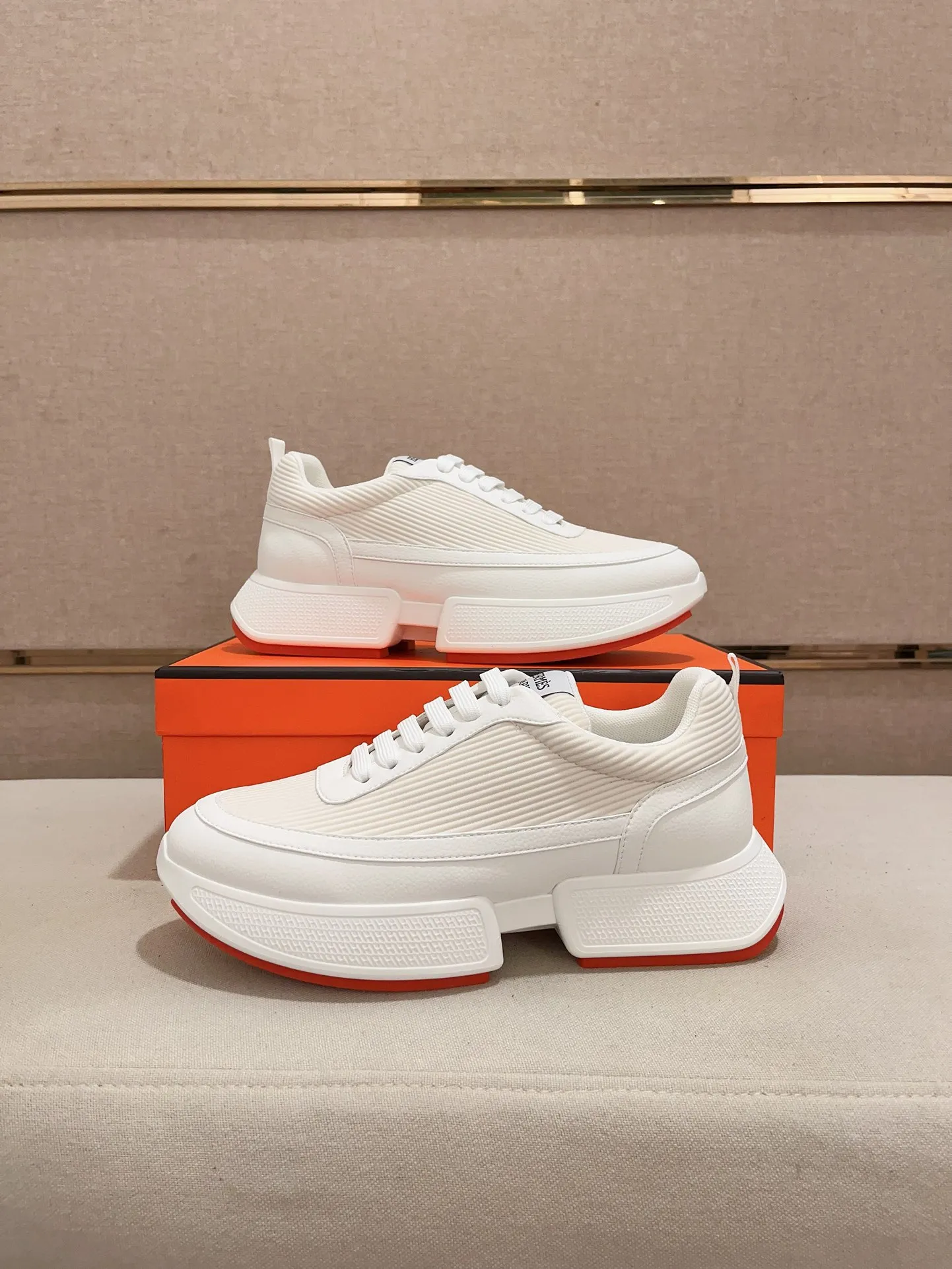 Men's clothing and shoes💰: 440💰《HERMES》【Classic original single version】Hermès; top 🔝purchasing agent🔍🔍men's latest 🇺🇸 counter sales simultaneously, imported from Italy original ▲▲cowhide ▲▲ (high-end, nobility, class) ) Exquisite workmanship (Italian 🇮🇹 imported water-dyed 🐂 cowhide lining) sole: original sole provided by the original factory, ⚠️exclusive double-layer activity·TPR·rubber·combined molded outsole; super comfortable·wear-resistant·non-slip·environmental protection The real thing is more beautiful if you take the real thing (high quality, follow the order). You can enter and exit the counter at will * Number of yards: 38-44 (45 can be customized and cannot be returned or exchanged)